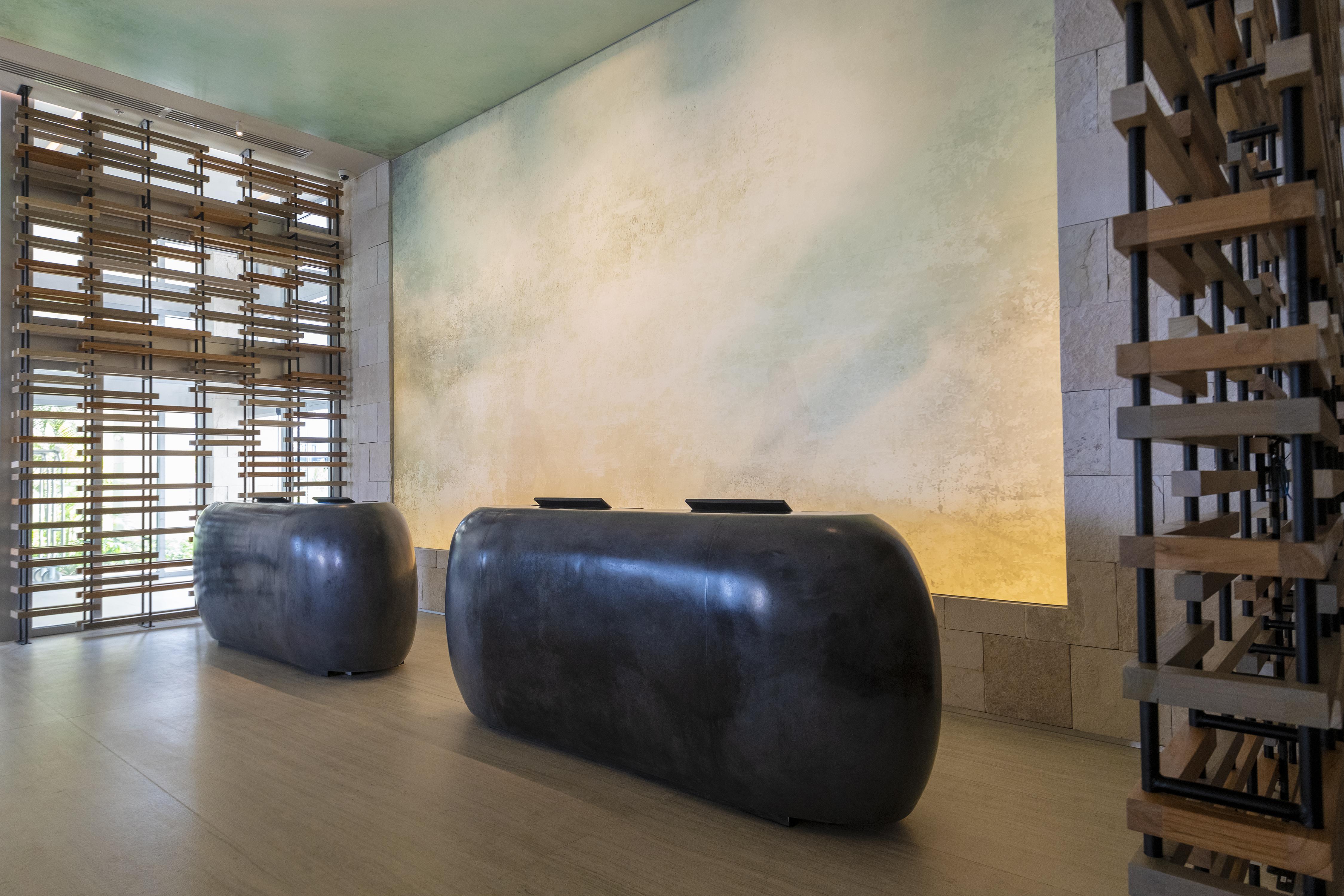 Renaissance Cancun Resort & Marina Екстериор снимка Reception desk at the hotel