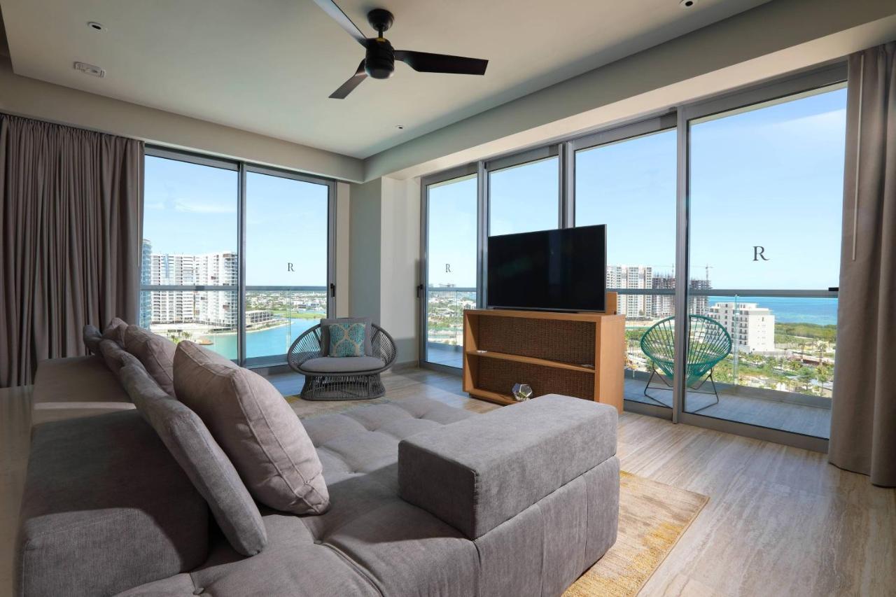 Renaissance Cancun Resort & Marina Екстериор снимка A living room in a condominium