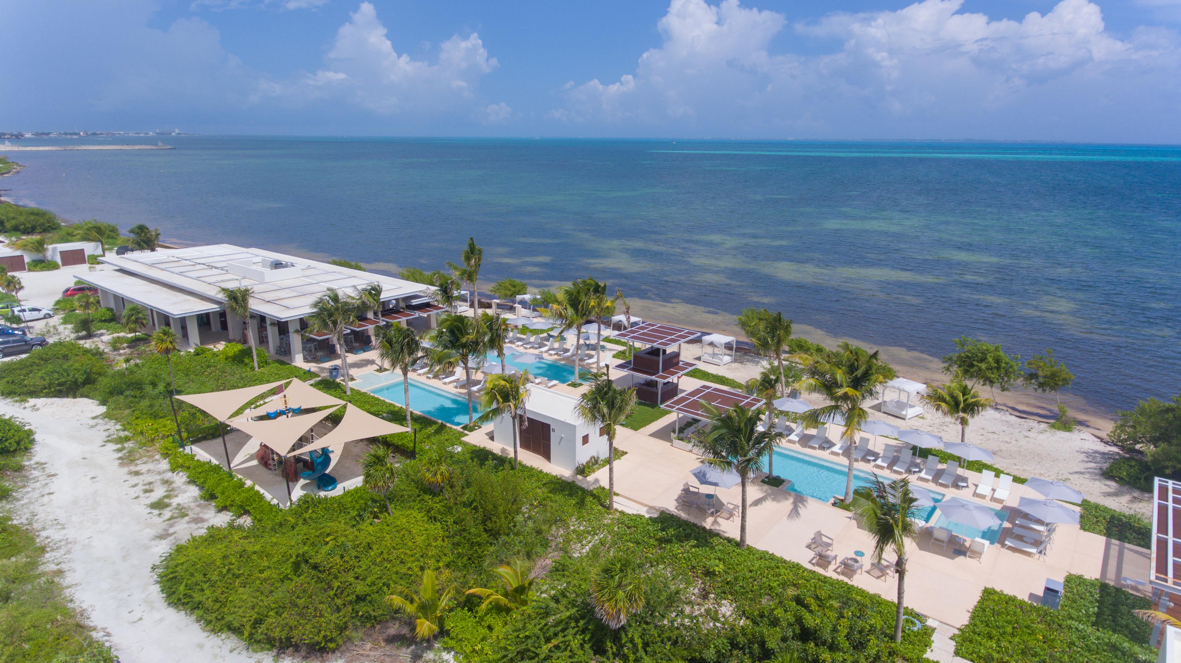 Renaissance Cancun Resort & Marina Екстериор снимка Aerial view of the hotel