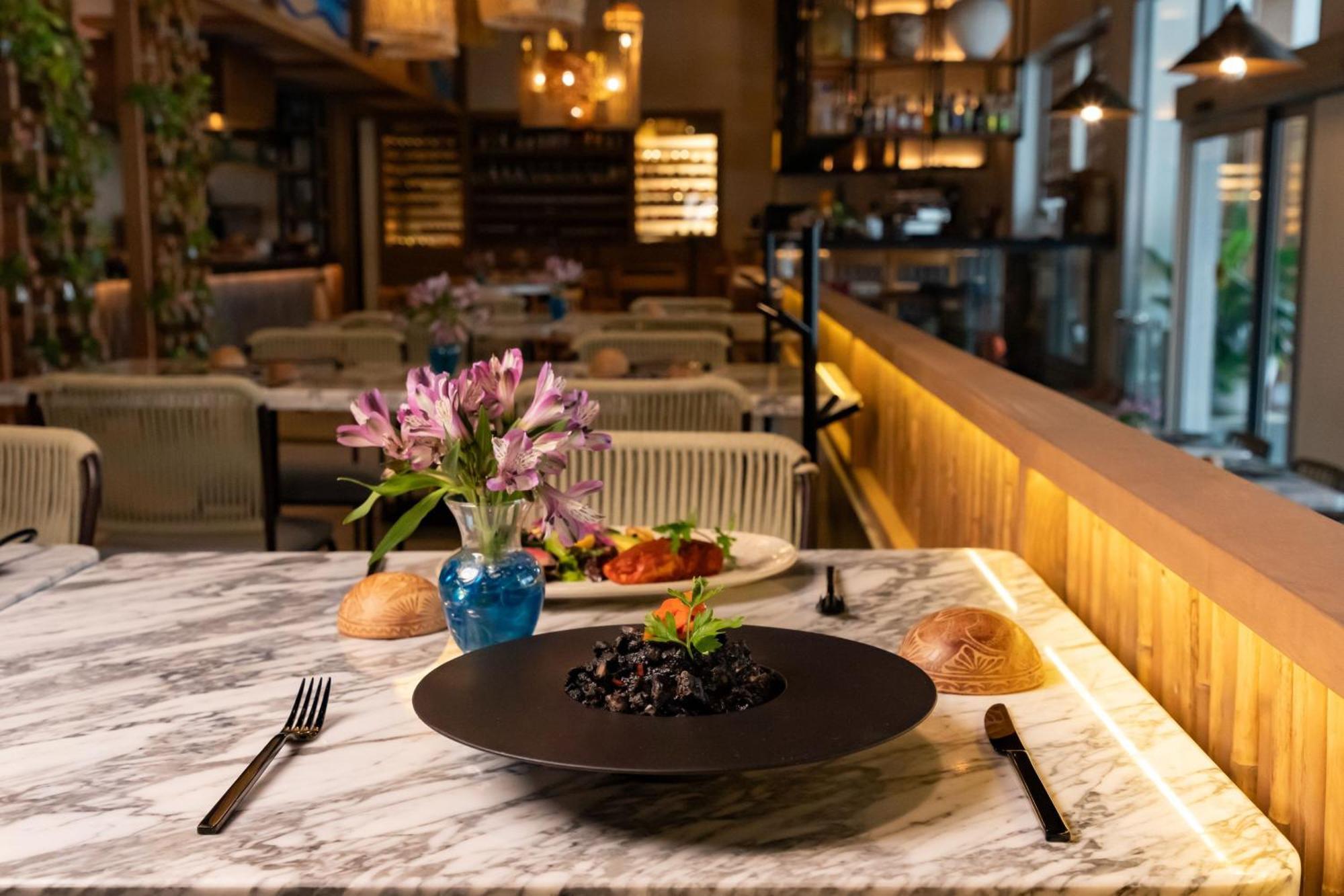 Renaissance Cancun Resort & Marina Екстериор снимка Restaurant in Athens