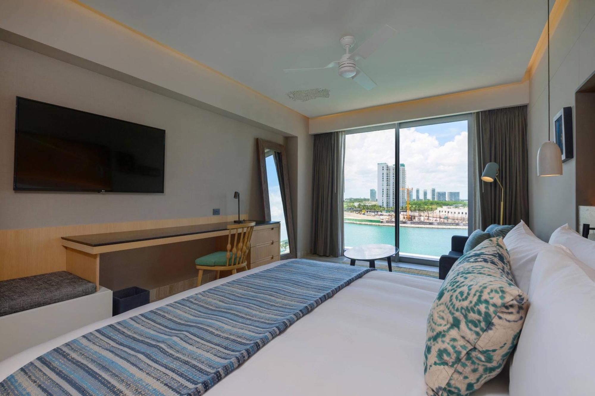 Renaissance Cancun Resort & Marina Екстериор снимка A room at the hotel