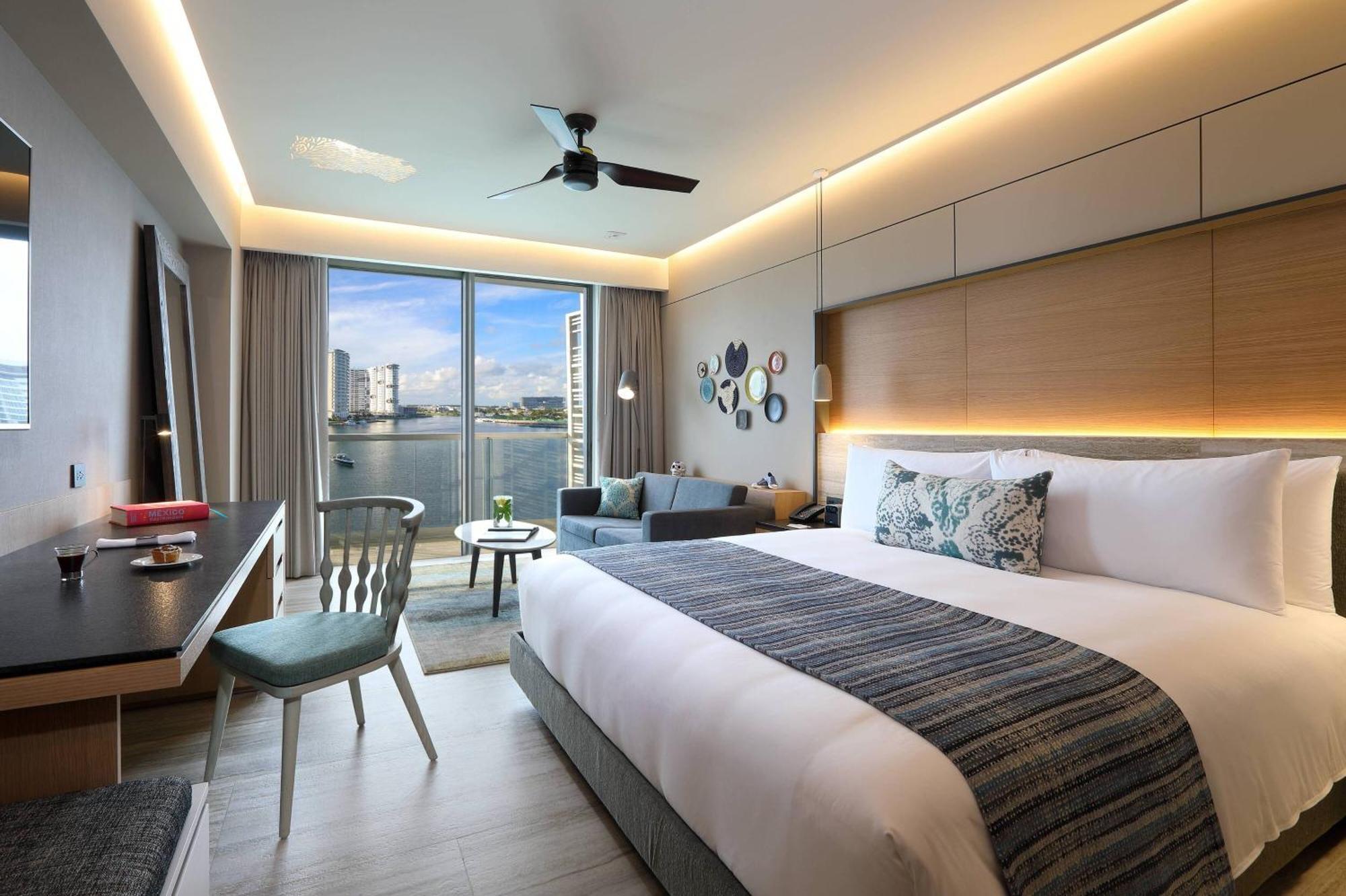 Renaissance Cancun Resort & Marina Екстериор снимка Deluxe Room