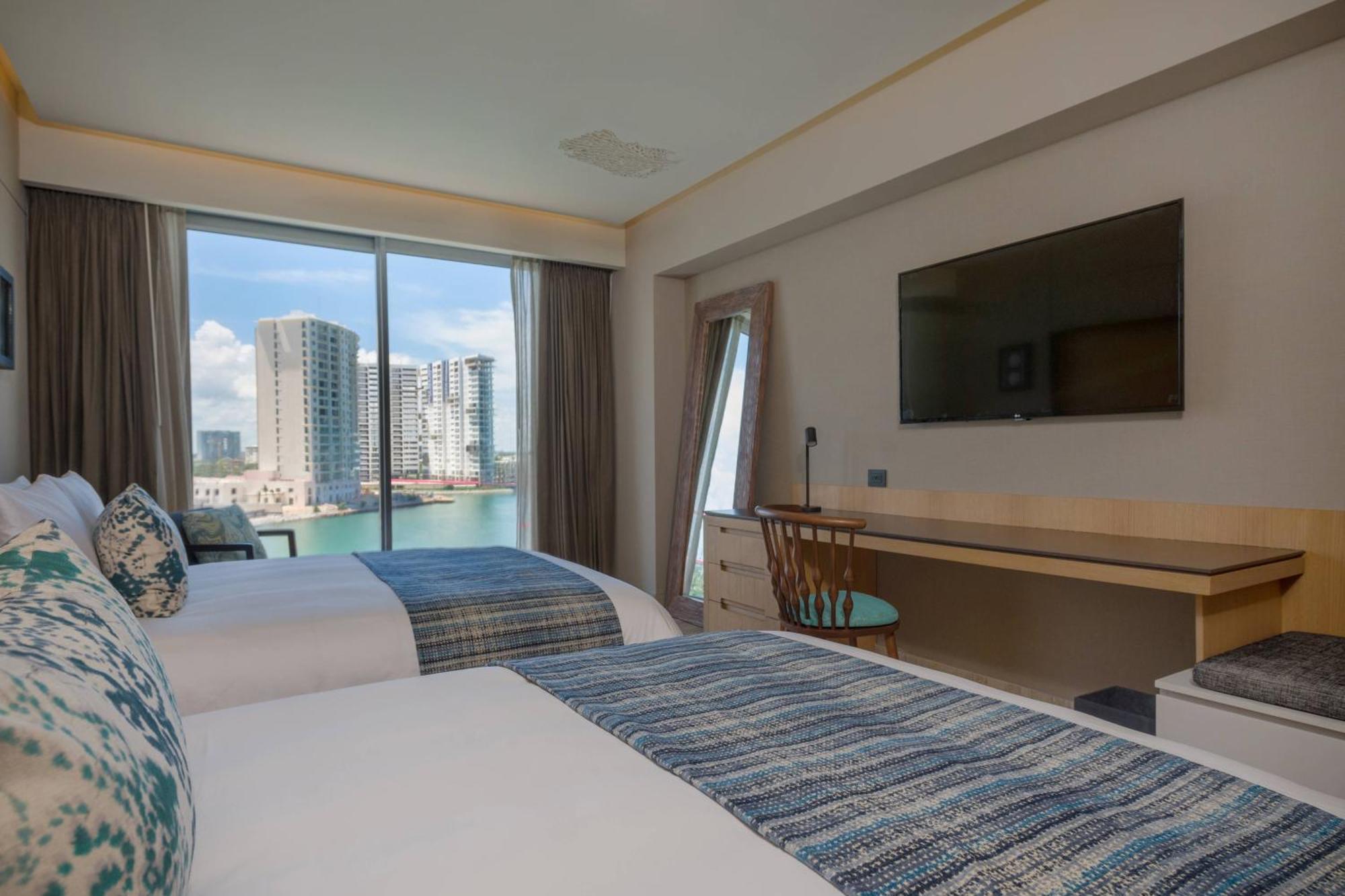 Renaissance Cancun Resort & Marina Екстериор снимка Deluxe Room