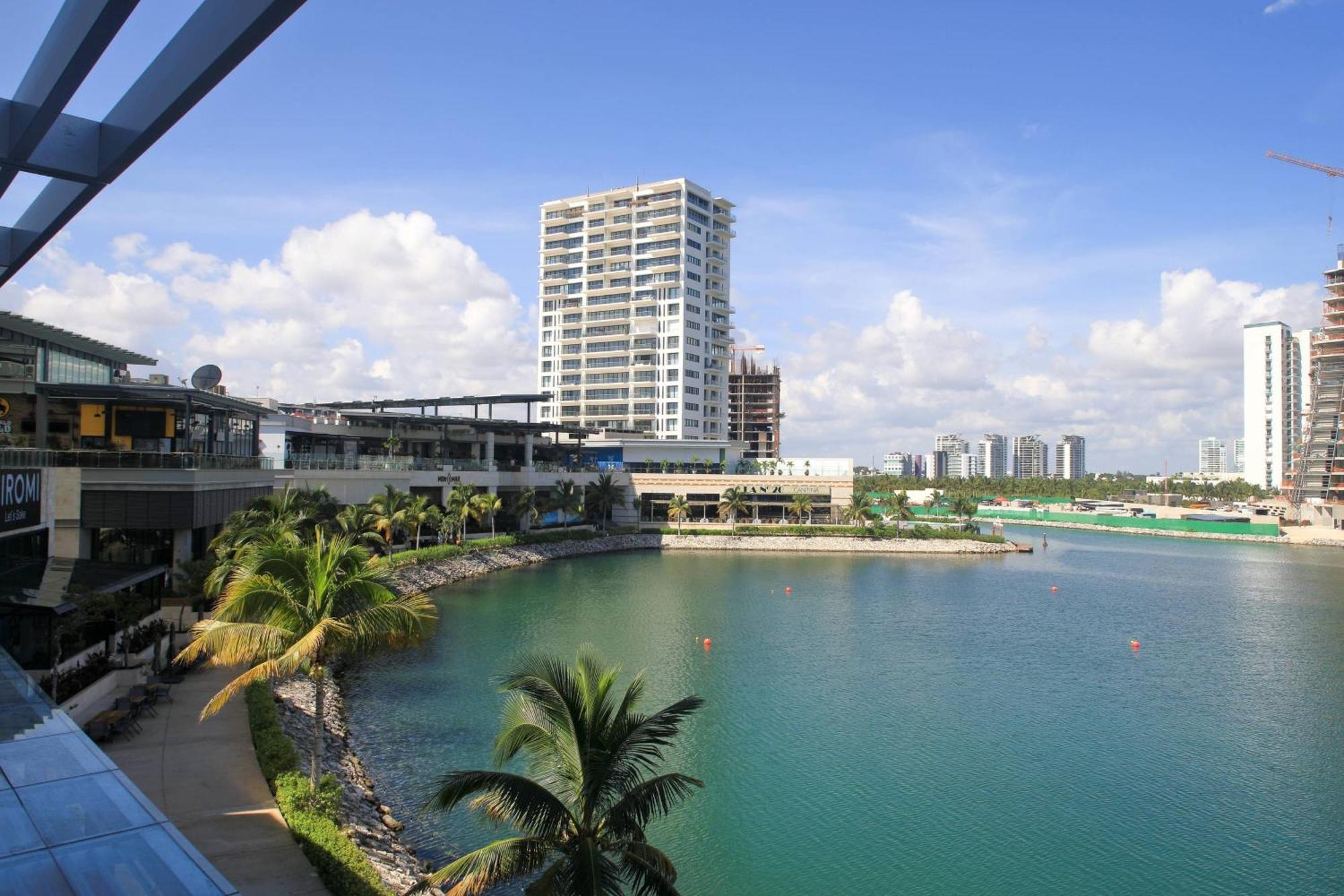 Renaissance Cancun Resort & Marina Екстериор снимка View of the Marina